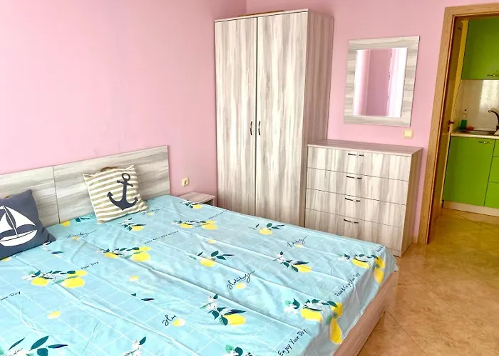 Delfin Sea View Apartment *